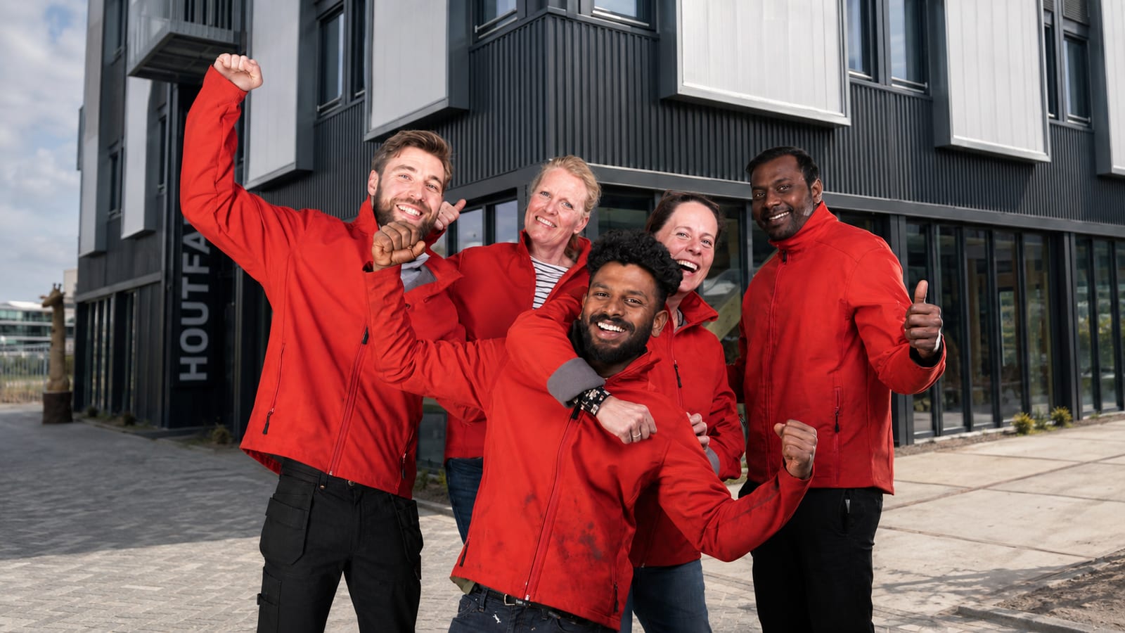 Het team van Van Paridon in bedrijfskleding